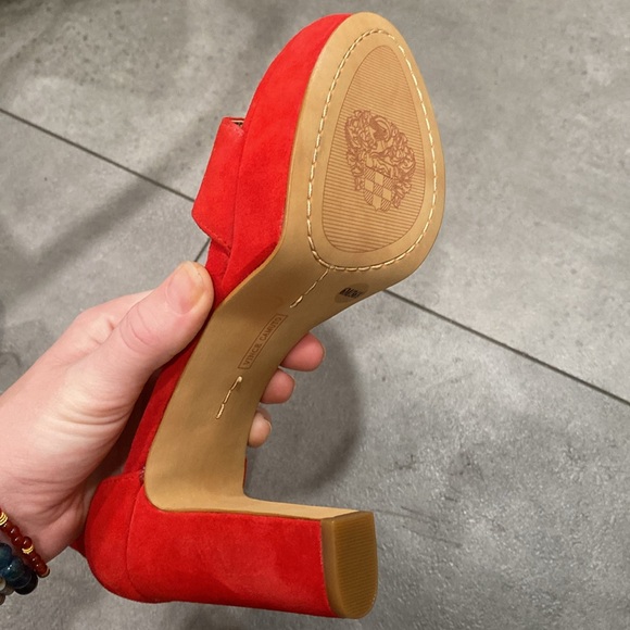 FINAL PRICE💚👠EUC Vince Camuto Women's Tan and Sathina Red Suede Heels size 6 - Picture 13 of 13